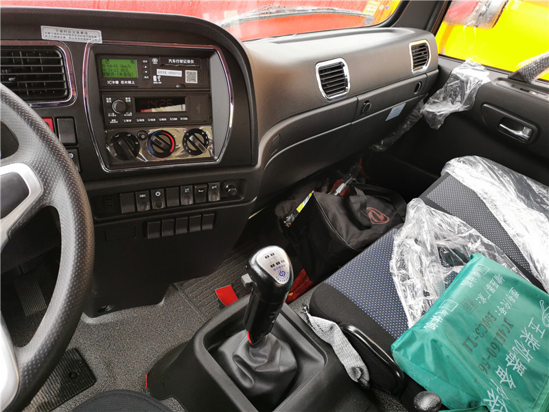 東風D17后八輪平板車