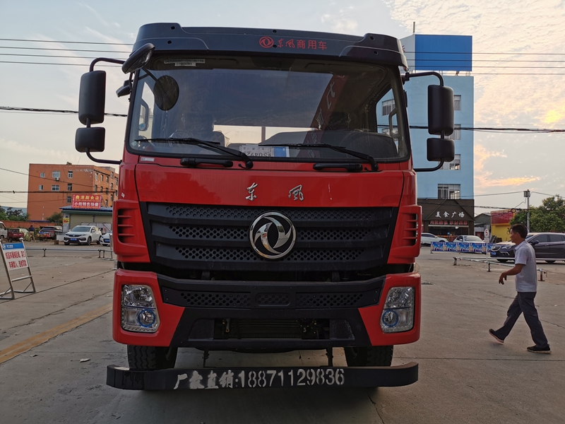 東風D17前四后八平板車